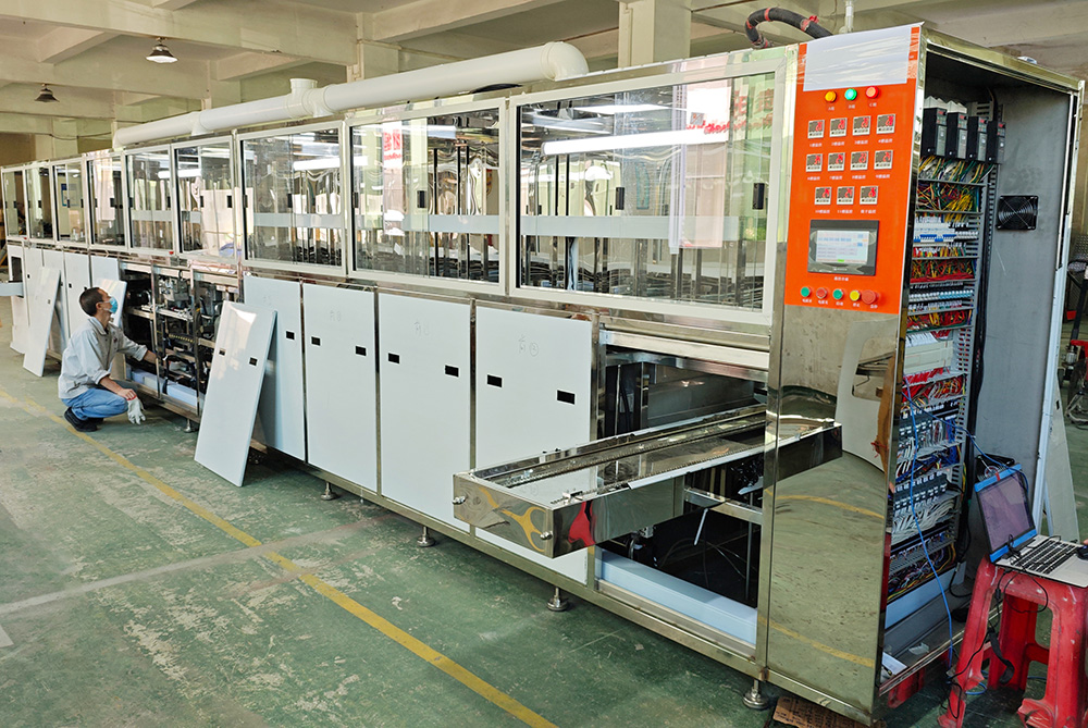 偉科十四槽全自動(dòng)超聲波清洗機(jī)交付在即